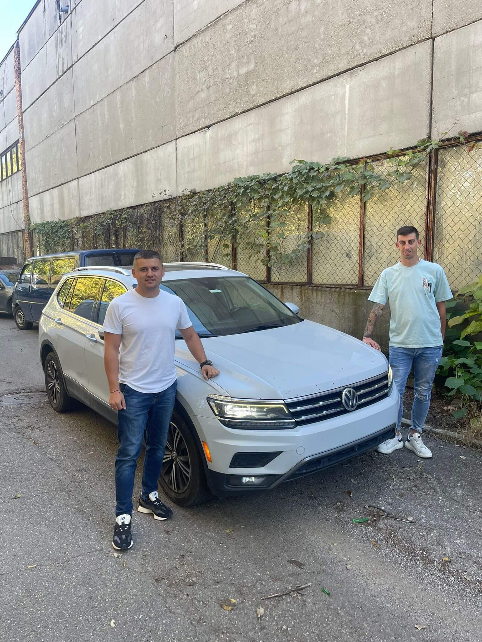 Доставен автомобил на клиент 8